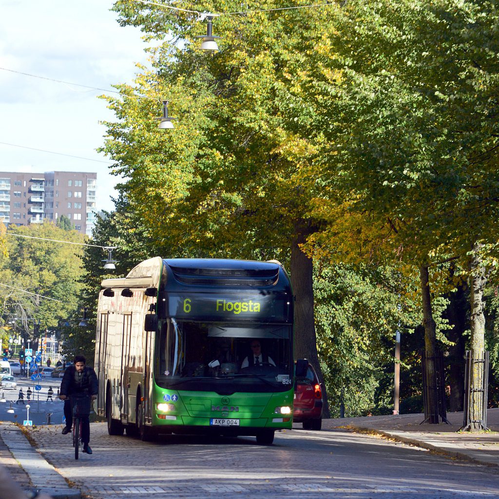 En av GUB:s elhybridbussar med superkondensatorer på taket