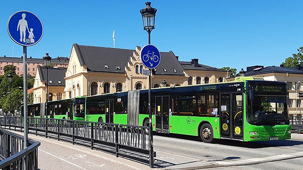 Effektiv miljövänlig kollektivtrafik med gröna stadsbussar
