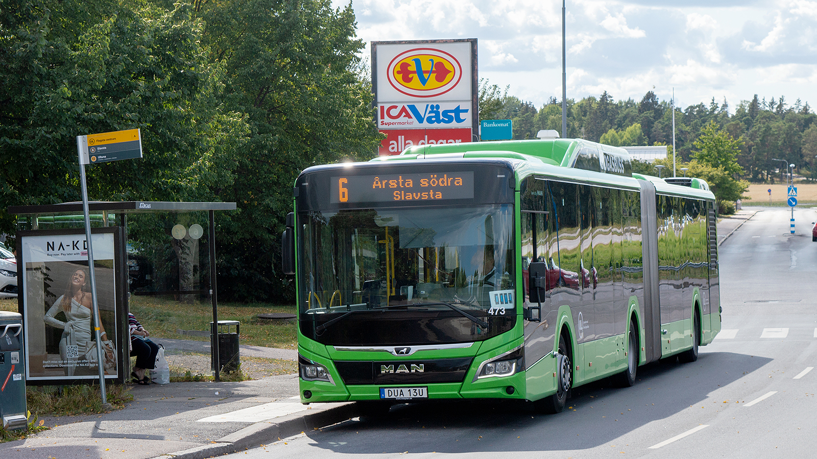 Vi driver de flesta av våra bussar med miljövänlig biogas som är lokalt producerad, t.ex. denna biogasledbuss med lätthybridteknik