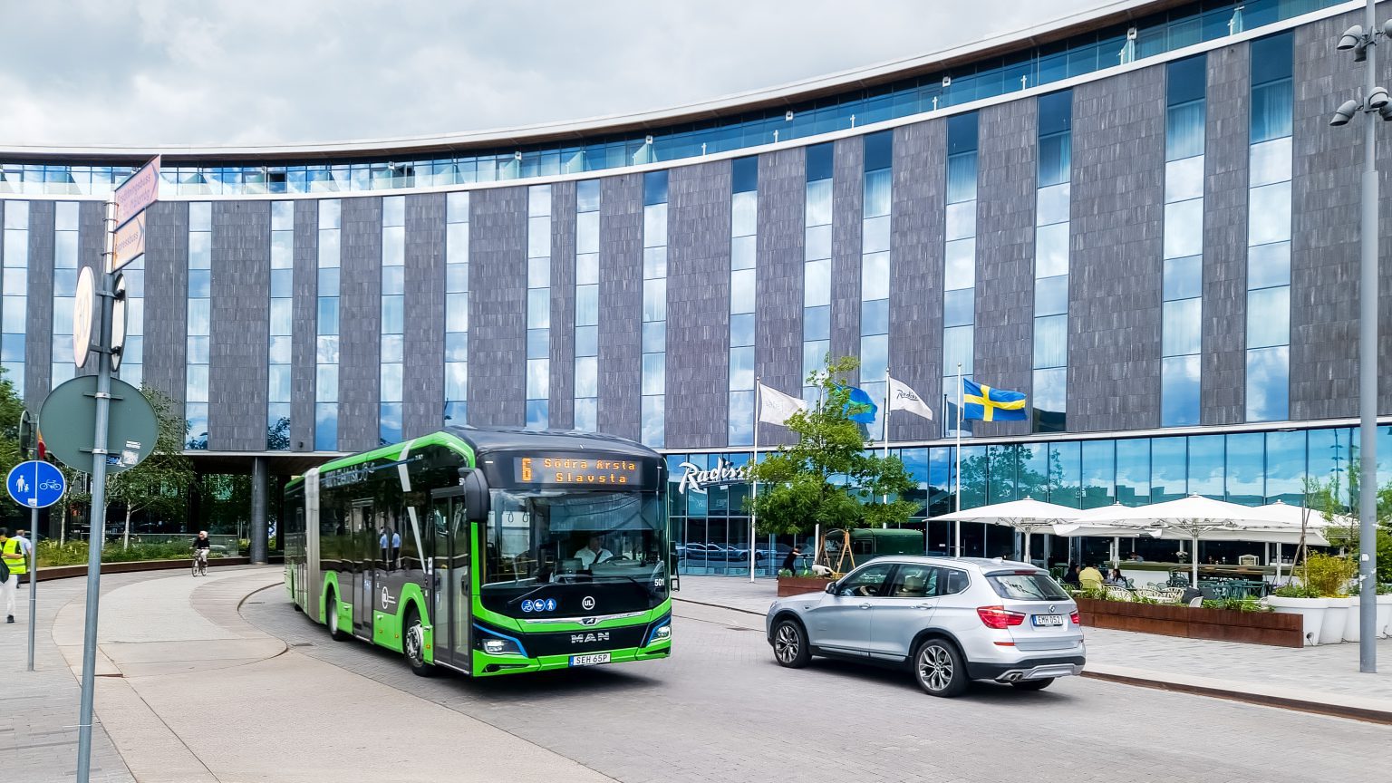 Biogasledbuss med lätthybridteknik på Stationsgatan